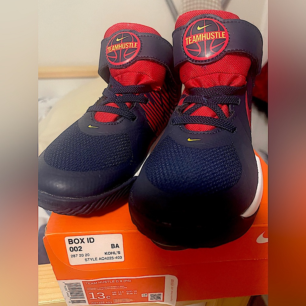 Kids Nike Team Hustle D9 sneakers. NWOT. Never worn.